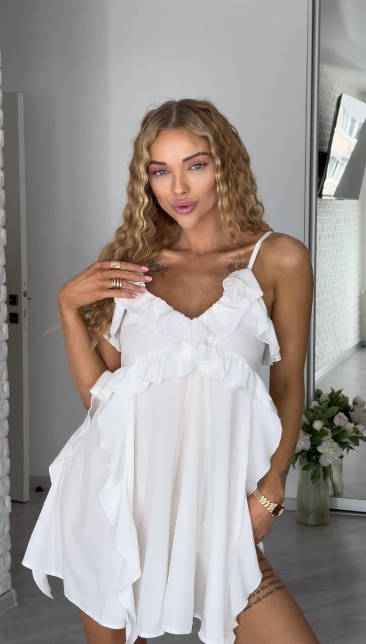 Неймовірна сукня в стилі бохо з воланами 😍